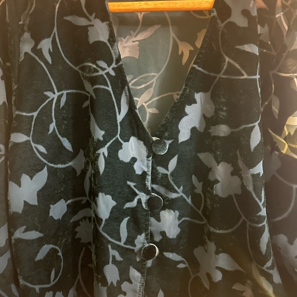 Dark Green cropped button up - Picture 2 of 6